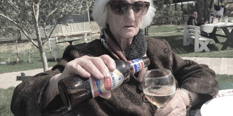 “Ai ishte oficer Sigurimi në ministrinë e Mbrojtjes dhe shkonte fshehurazi në Jugosllavi, ku e kapën dhe e dënuan me 15 vjet, por kur erdhi, e dënuan edhe 15 të tjera…”/ Dëshmia e rrallë e Myzafer Sojlit