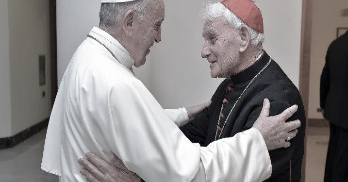 Papa Françesku, me Kardinalin shqiptar Ernest Simoni, për bekimin ‘Urbis et Orbi’ me rastin e Pashkëve, 2023