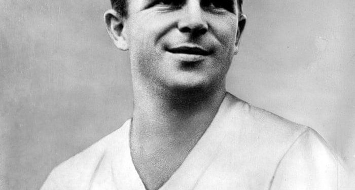 “Majori ‘renegat’ që ‘tradhtojë’ Hungarinë komuniste në ’56-ën, pasi çuditi botën me klasin e tij, në ‘2006-ën, u përcoll në varrezat e Budapestit, si gjeneral…”/ Historia e panjohur e legjendës së futbollit