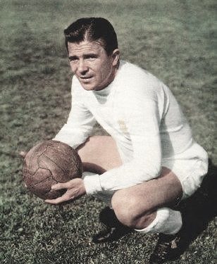 “Majori ‘renegat’ që ‘tradhtojë’ Hungarinë komuniste në ’56-ën, pasi çuditi botën me klasin e tij, në ‘2006-ën, u përcoll në varrezat e Budapestit, si gjeneral…”/ Historia e panjohur e legjendës së futbollit