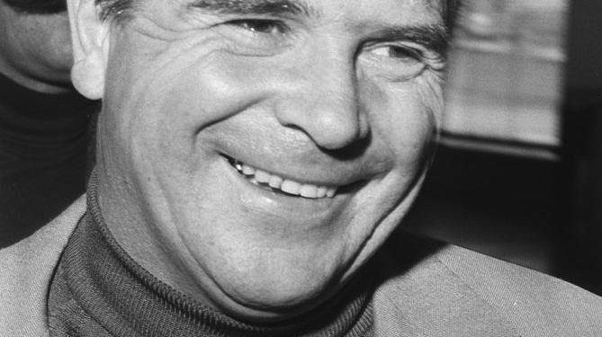 “Majori ‘renegat’ që ‘tradhtojë’ Hungarinë komuniste në ’56-ën, pasi çuditi botën me klasin e tij, në ‘2006-ën, u përcoll në varrezat e Budapestit, si gjeneral…”/ Historia e panjohur e legjendës së futbollit