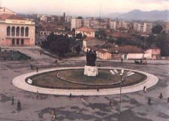 “Kalanë s’na lanë ta vizitonim, sepse ishte burg politik, kurse Xhamia e Pazarit, ishte shkollë trajnimi, për akrobatët e cirkut, prej lartësisë së tavaneve…”/ Udhëtimi i turistëve italianë, në Shqipëri në ’82-in