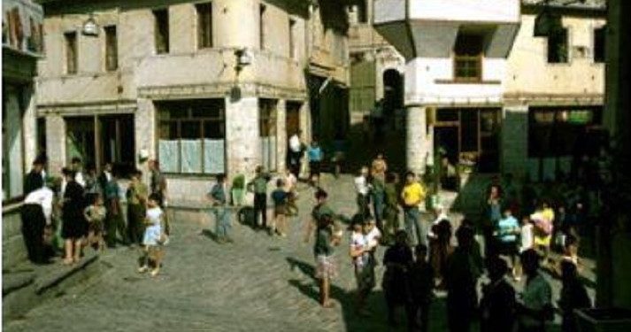 “Kalanë s’na lanë ta vizitonim, sepse ishte burg politik, kurse Xhamia e Pazarit, ishte shkollë trajnimi, për akrobatët e cirkut, prej lartësisë së tavaneve…”/ Udhëtimi i turistëve italianë, në Shqipëri në ’82-in