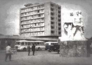 “Hetuesi shkodran, një trupgjatë dhe i zi në fytyrë, na vuri para fotot e zhubrosura të Enverit e Ramizit, pasi na qëlloi nga një shuplakë, na tha; UDB-ja…” / Dëshmia e rrallë nga koha e diktaturës