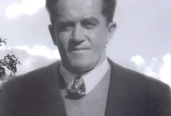 “Të lidhur me zinxhirë, më çuan te qelia ku mbanin ata që do pushkatoheshin, por munda të shpëtoj nga plumbi, pas letrës që i bëra Koci Xoxes, ku i shkruaja…”/ Kujtimet e Petro Markos