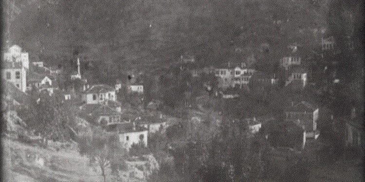 Fotografi me pamje nga qyteti i Delvinës, në vitet 1917-1945