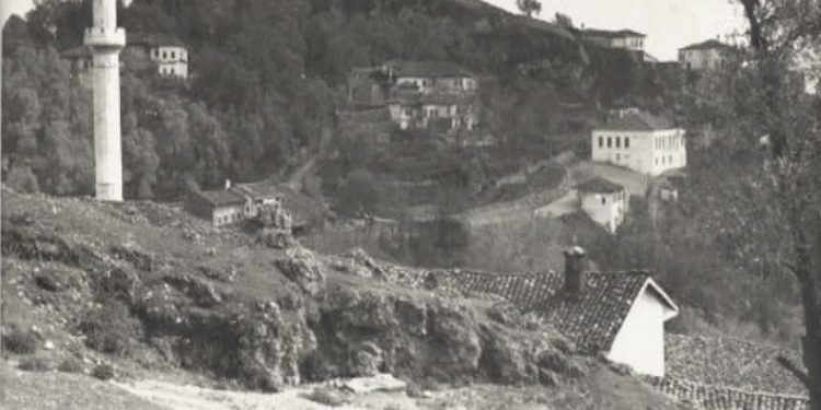 Fotografi me pamje të ndryshme nga Kruja në vitet 1902-1963