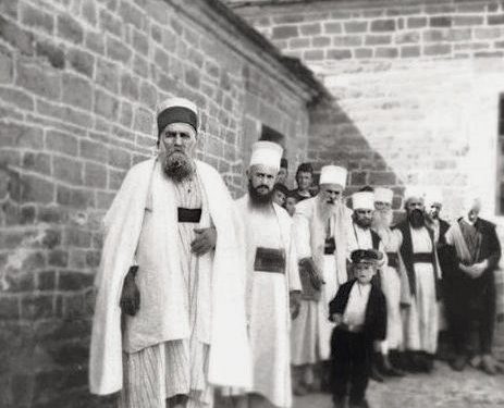 “Kur Mehmet Shehu, shkoi për inspektim në burgun e Tiranës dhe i tha Baba Kamber Prishtës; ça Dede je ti, që ke vrarë Riza Cerovën, ai…”/ Historia tragjike e Gjyshërve Bektashianë