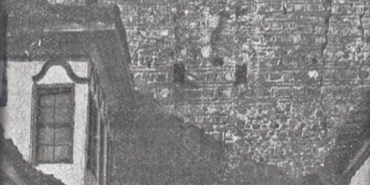 Pamje të qytetit bregdetar të Durrësit dhe limanit të tij