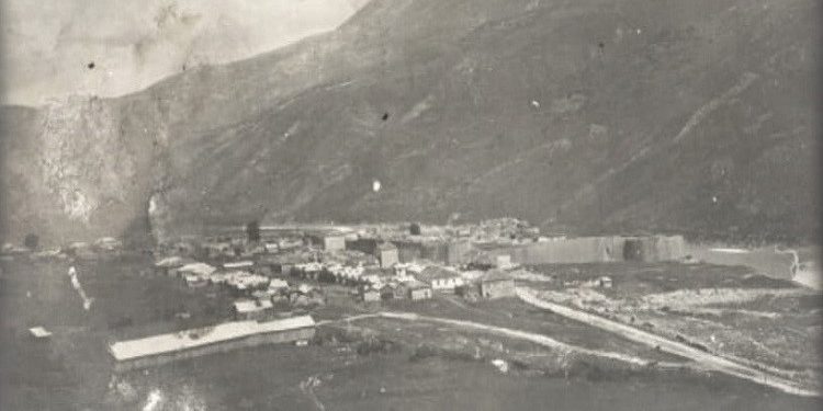 Fotografi me pamje nga qyteti i Tepelenës