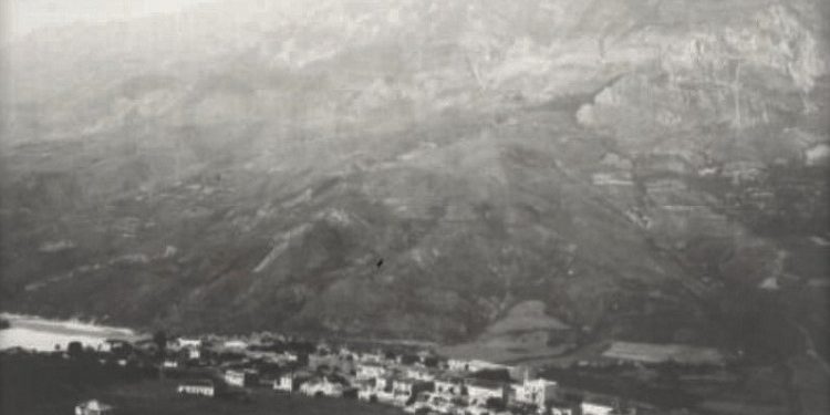 Fotografi me pamje nga qyteti i Tepelenës