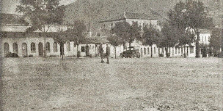 Fotografi me pamje nga qyteti i Delvinës, në vitet 1917-1945