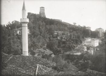 Fotografi me pamje të ndryshme nga Kruja në vitet 1902-1963