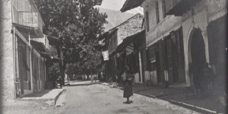 Fotografi me pamje nga qyteti i Delvinës, në vitet 1917-1945