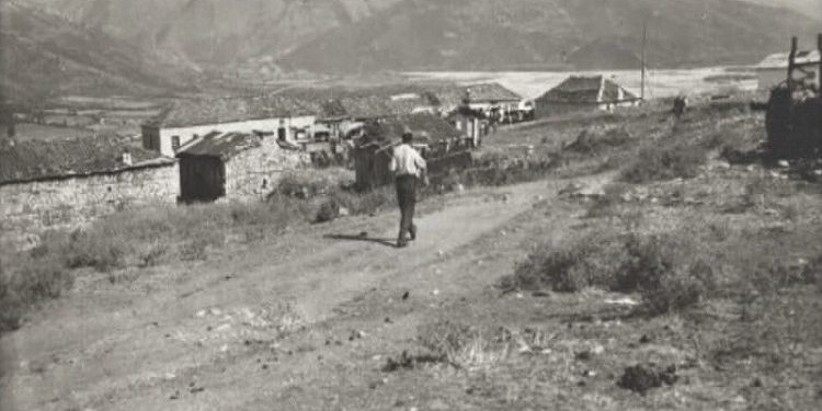 Fotografi me pamje nga qyteti i Tepelenës