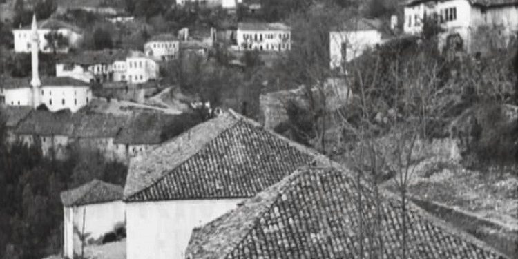 Fotografi me pamje të ndryshme nga Kruja në vitet 1902-1963