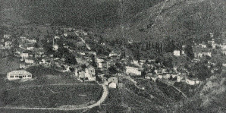 Fotografi me pamje nga qyteti i Delvinës, në vitet 1917-1945