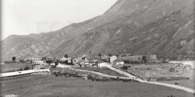 Fotografi me pamje nga qyteti i Tepelenës