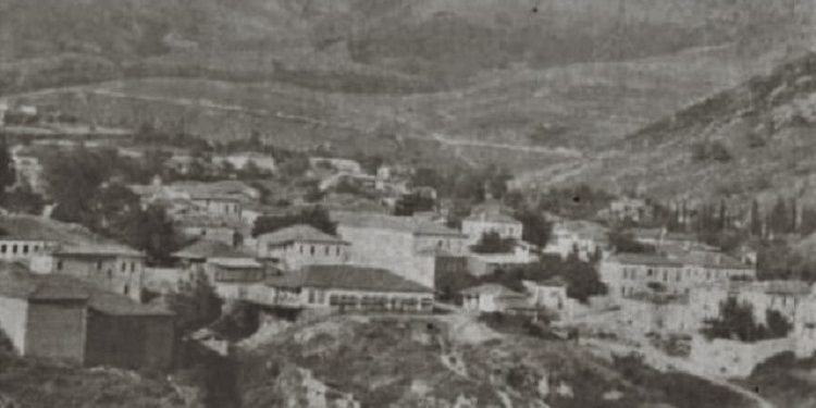 Fotografi me pamje nga qyteti i Delvinës, në vitet 1917-1945