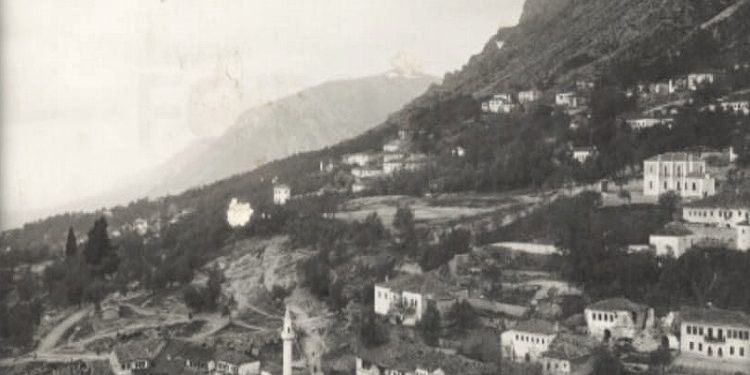 Fotografi me pamje të ndryshme nga Kruja në vitet 1902-1963