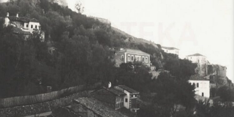 Fotografi me pamje të ndryshme nga Kruja në vitet 1902-1963