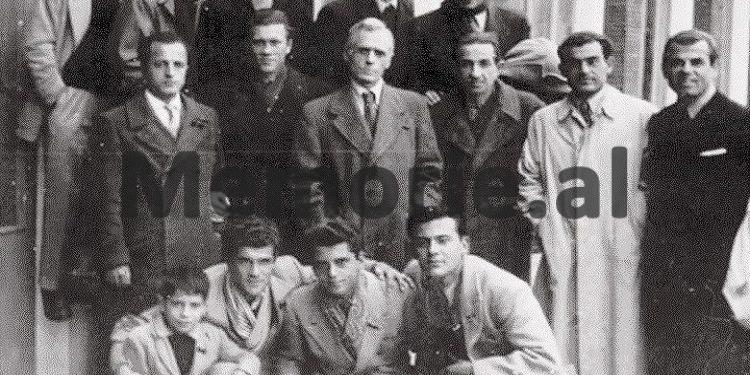 “Ne dhe zogistët, jemi në Santa Fara, por ata kanë zënë një kat dhe s’duan të kenë marrëdhënie miqësore me ne, as Himnin e Flamurit, as këngët patriotike…”/ Letra e panjohur e Mit’hat Frashërit