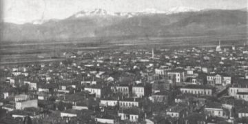 Fotografi me pamje nga qyteti i Korçës në vitet 1910-1940