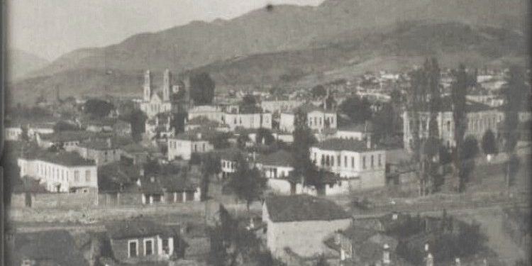 Fotografi me pamje nga qyteti i Korçës në vitet 1910-1940