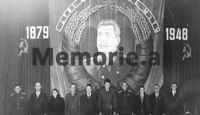 “Me besnikët e tij; Hysni Kapo, Balluku, Koleka, Peristeri, Manush Myftiu, etj., Enveri, akuzoi P. K. Jugosllave dhe goditi Koci Xoxen e…”/ Kujtimet e ish-ministrit dhe themeluesit të PKSH-së