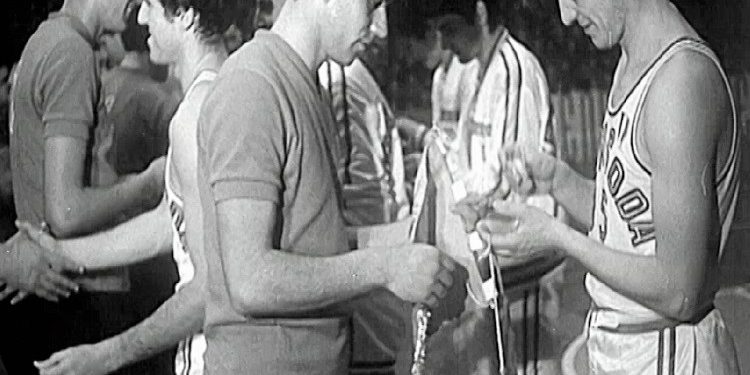 “Si arritëm të barazonim me ‘Oransodën’ në Pallatin e Sportit ‘Partizani’, pasi Zeneli, tekniku i orës, te gjyqtaria…”/ Dëshmia e rrallë e legjendës së koshit shqiptar