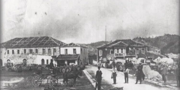 Pamje të qytetit bregdetar të Durrësit dhe limanit të tij