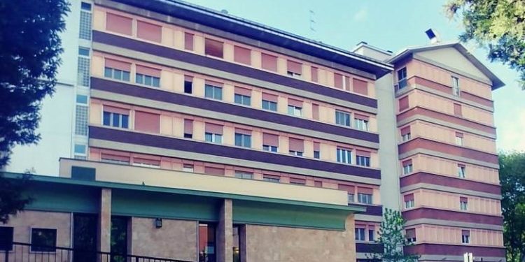 “Doktor Shpëtimi nga Erseka, në Spitalin ‘Poliambulatorio Citta di Parma’, që na bën të ndihemi krenar si shqiptarë…”/ Historia e panjohur e mjekut që shëron edhe shpirtrat e pacientëve!