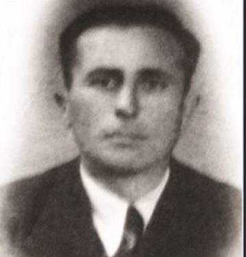 “Të lidhur me zinxhirë, më çuan te qelia ku mbanin ata që do pushkatoheshin, por munda të shpëtoj nga plumbi, pas letrës që i bëra Koci Xoxes, ku i shkruaja…”/ Kujtimet e Petro Markos