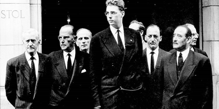 “Më 9 prill 1961, në ora 15 e 40, pak minuta para se të ndahej nga jeta, Mbreti Zog I-rë, mori Princin Leka në prehër dhe i tha…”/ Kujtimet e kolonel Hysen Selmanit