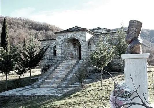 “Kur Mehmet Shehu, shkoi për inspektim në burgun e Tiranës dhe i tha Baba Kamber Prishtës; ça Dede je ti, që ke vrarë Riza Cerovën, ai…”/ Historia tragjike e Gjyshërve Bektashianë