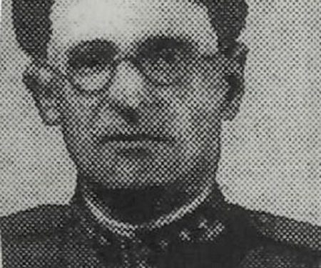 “Të lidhur me zinxhirë, më çuan te qelia ku mbanin ata që do pushkatoheshin, por munda të shpëtoj nga plumbi, pas letrës që i bëra Koci Xoxes, ku i shkruaja…”/ Kujtimet e Petro Markos