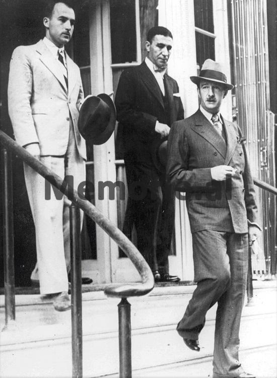 Vakuumda, azo Yosh qiz jinsiy porno yaqingacha mushuk