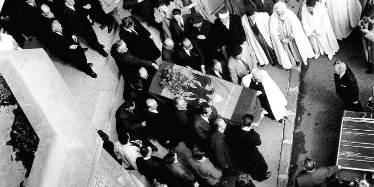 “Më 9 prill 1961, në ora 15 e 40, pak minuta para se të ndahej nga jeta, Mbreti Zog I-rë, mori Princin Leka në prehër dhe i tha…”/ Kujtimet e kolonel Hysen Selmanit