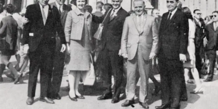 “Kur shkuam për të takuar Aleksandër Moisiun, bashkë me shkrimtarin e ri gjerman, Linke, ai sa na pa, na qasi në Odën e tij…”/ Dëshmia e rrallë e gazetarit shqiptar që takoi aktorin e famshëm