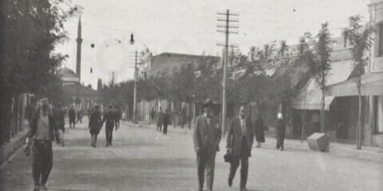 Fotografi me pamje të ndryshme të Tiranës 1917-1993