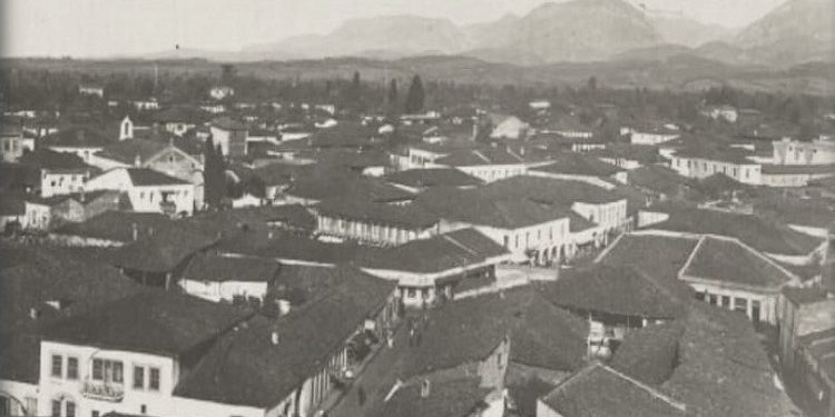 Fotografi me pamje të ndryshme të Tiranës 1917-1993