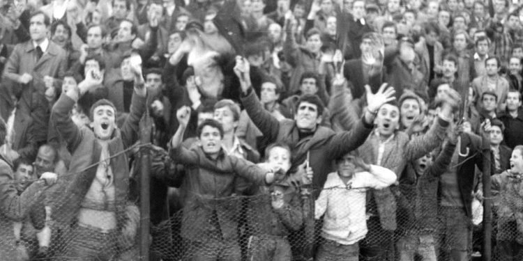 “Në hetuesinë e Beratit, pashë mbi 50 tifozë të arrestuar, që i mbanin me një këmbë dhe…”? Dëshmia e rrallë e arbitrit të “betejës” ‘Dinamo’ – ‘Naftëtari’, e 5 qershorit ’88, që alarmoi Tiranën