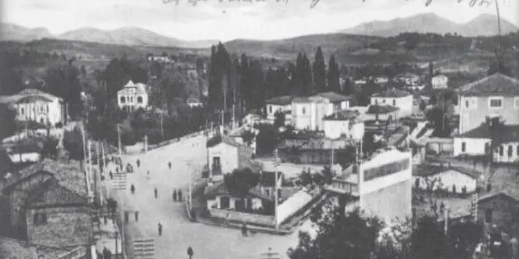 Fotografi me pamje të ndryshme të Tiranës 1917-1993