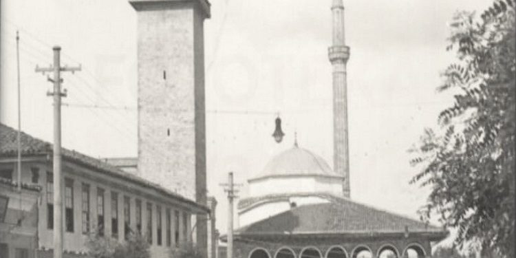 Fotografi me pamje të ndryshme të Tiranës 1917-1993