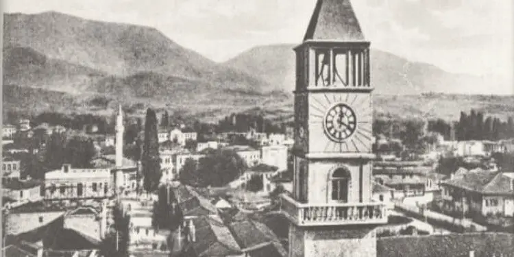 Fotografi me pamje të ndryshme të Tiranës 1917-1993