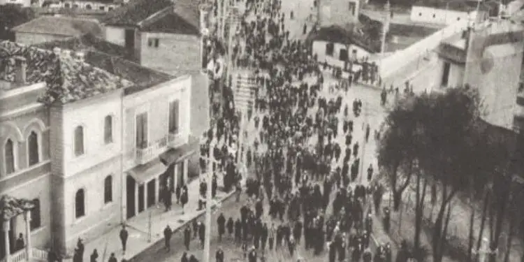 Fotografi me pamje të ndryshme të Tiranës 1917-1993