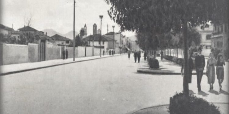 Fotografi me pamje të ndryshme të Tiranës 1917-1993