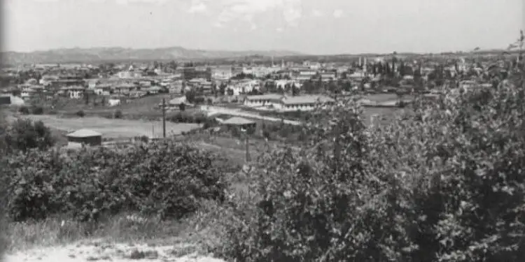 Fotografi me pamje të ndryshme të Tiranës 1917-1993