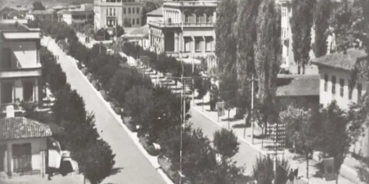 Fotografi me pamje të ndryshme të Tiranës 1917-1993