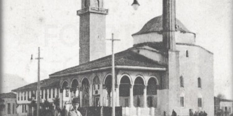 Fotografi me pamje të ndryshme të Tiranës 1917-1993